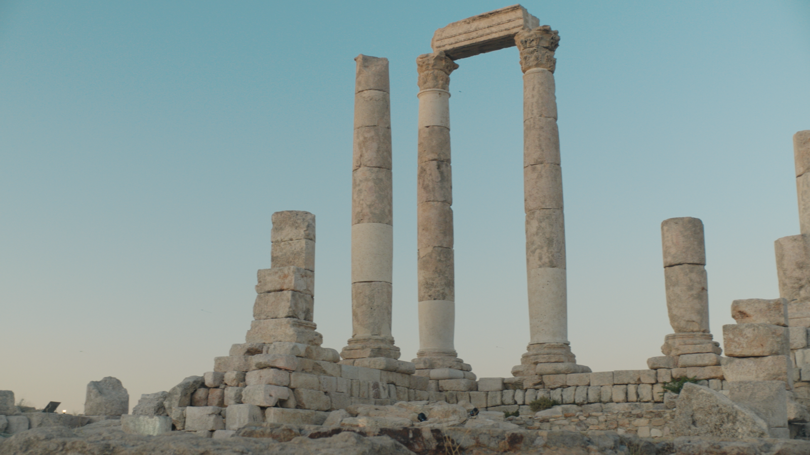 Sequence 02.00_02_25_39.Still011