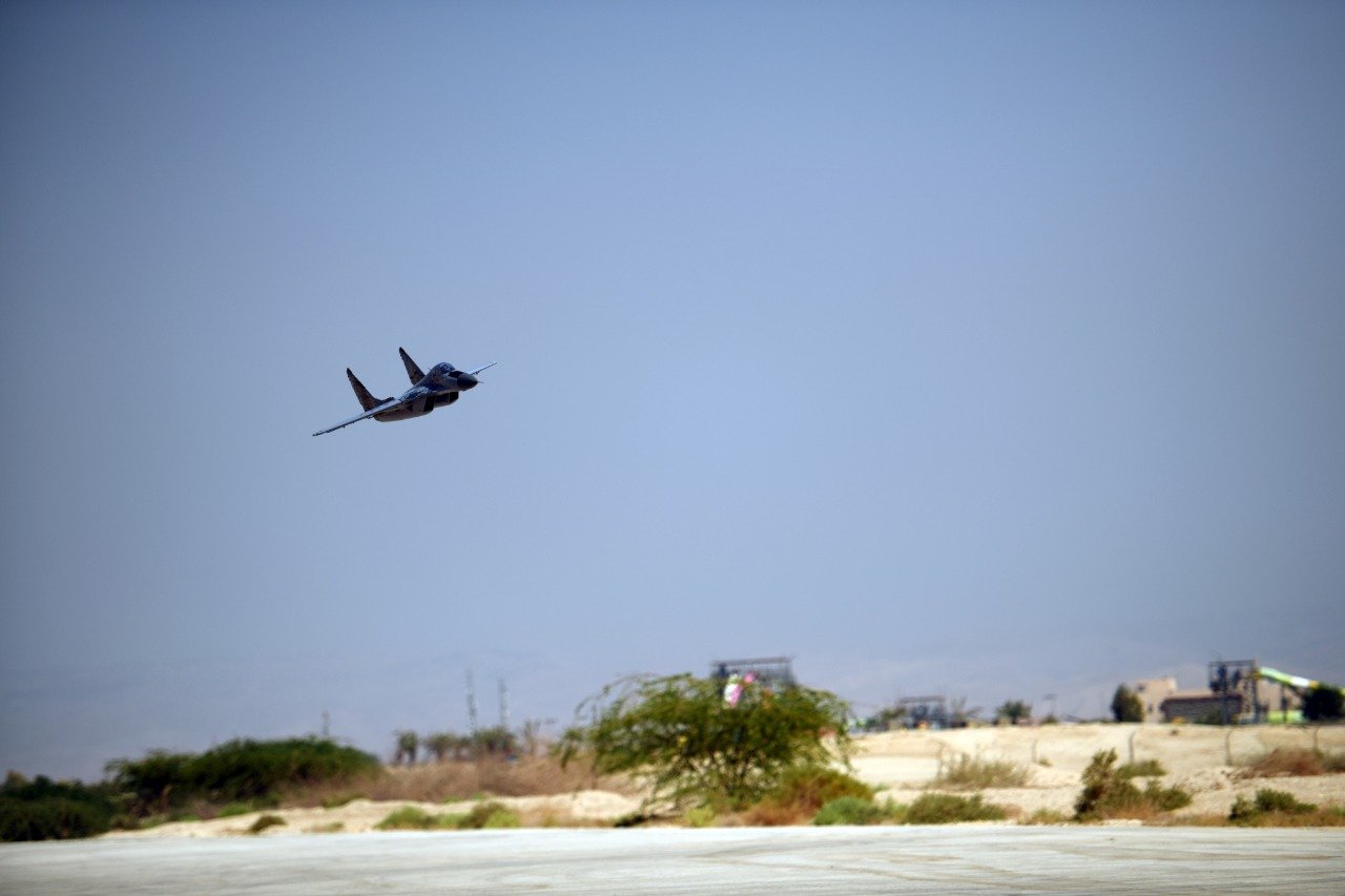 c8d2de3a-7795-4a2f-9fce-4e442f025cb7